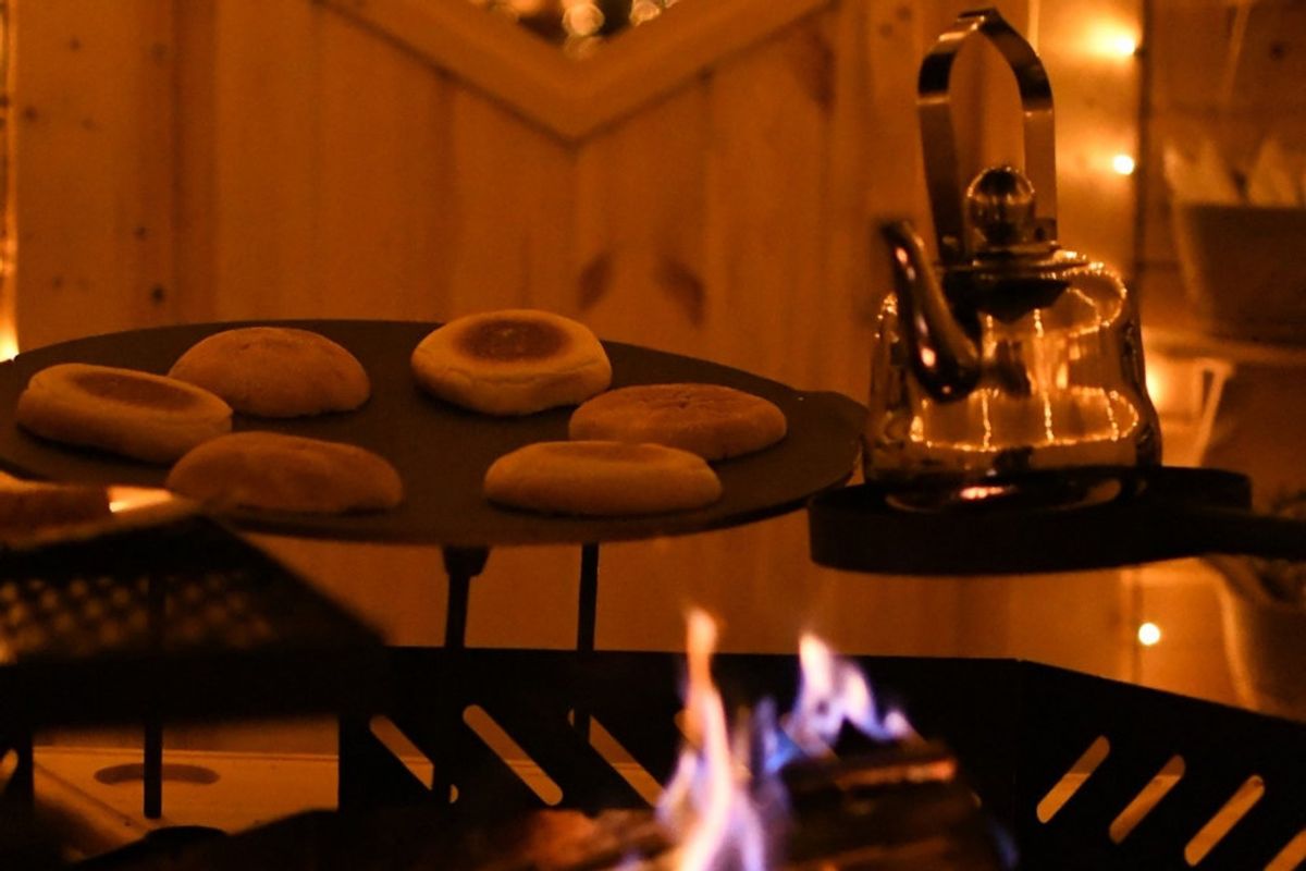 Gapahuk 6 m2 Royal med grill og benker - Buet vegg