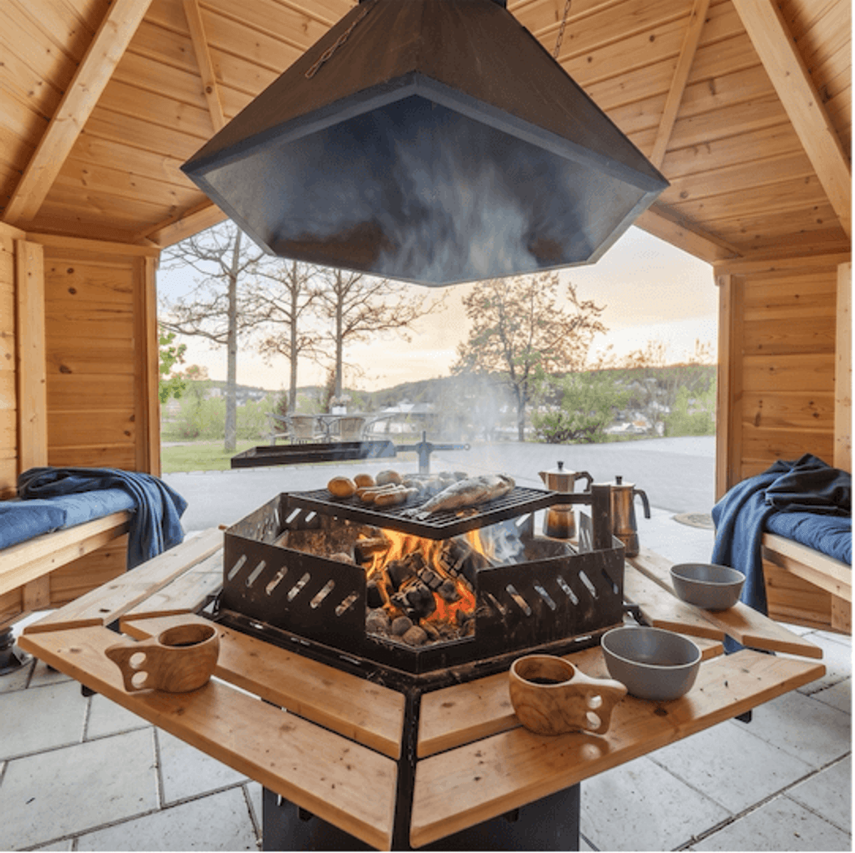 Gapahuk 10 m2 Royal med grill og benker - Rett vegg